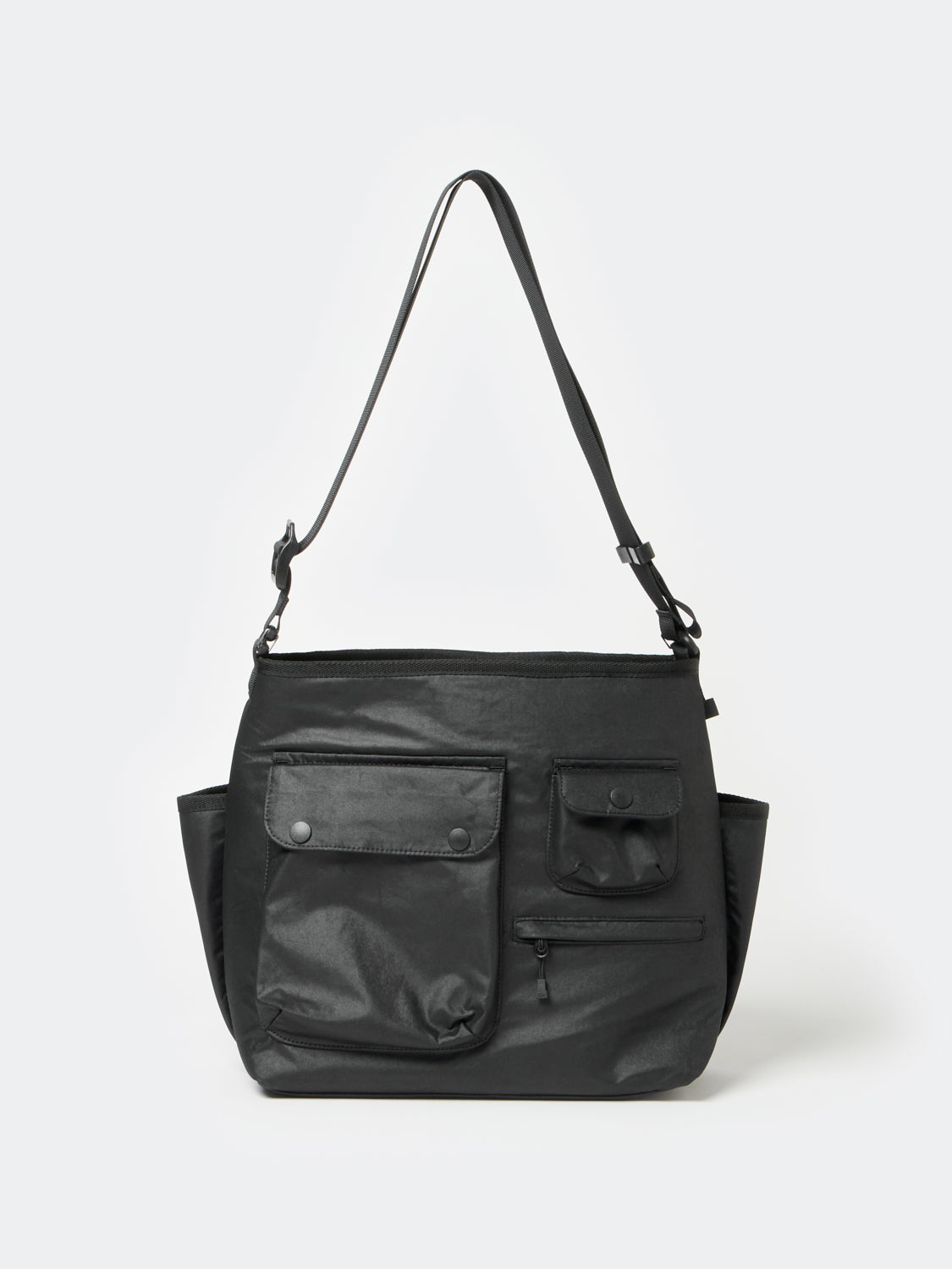 TECH REVERSIBLE ONE SHOULDER BAG