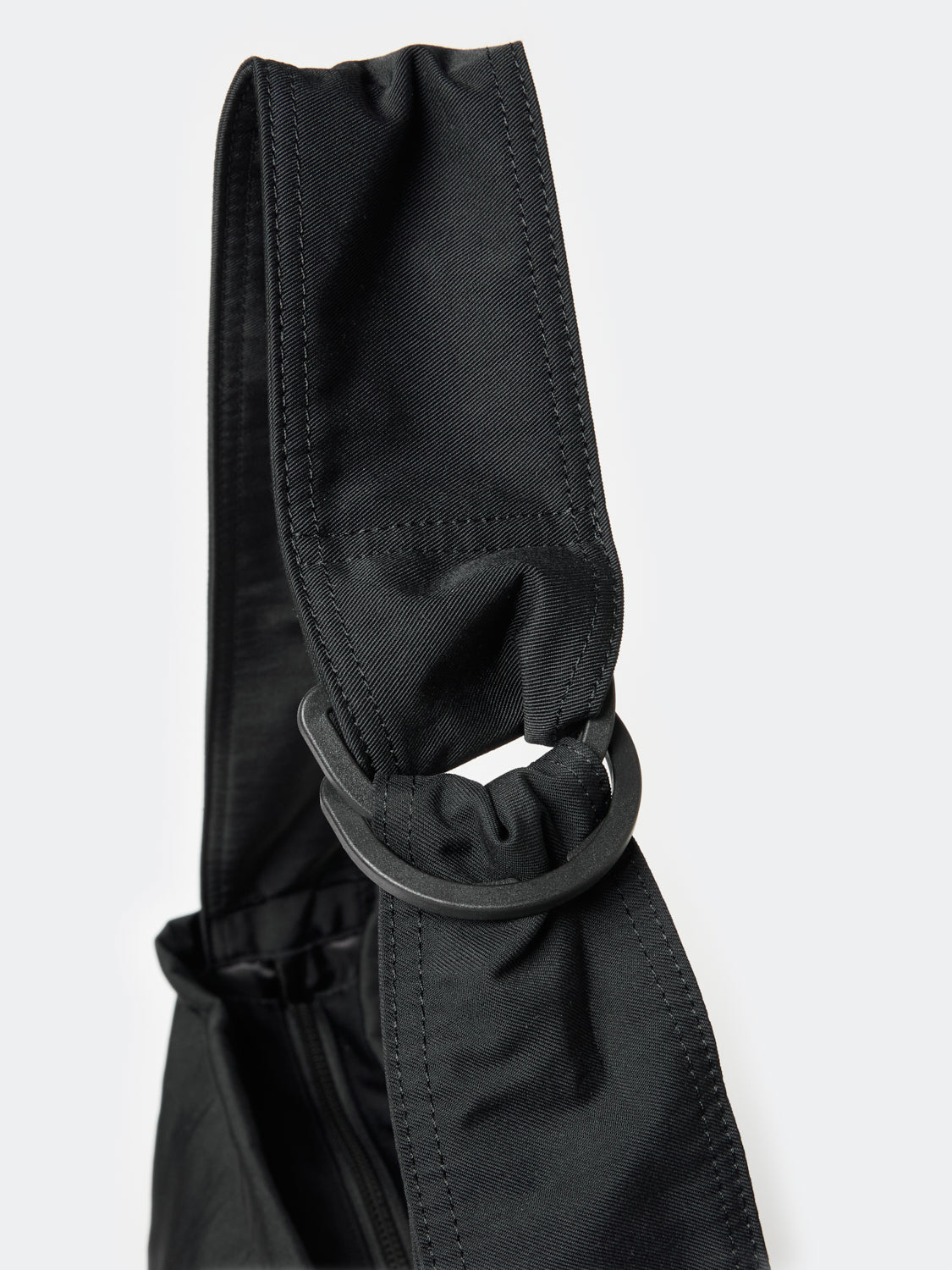 TECH SLING BAG