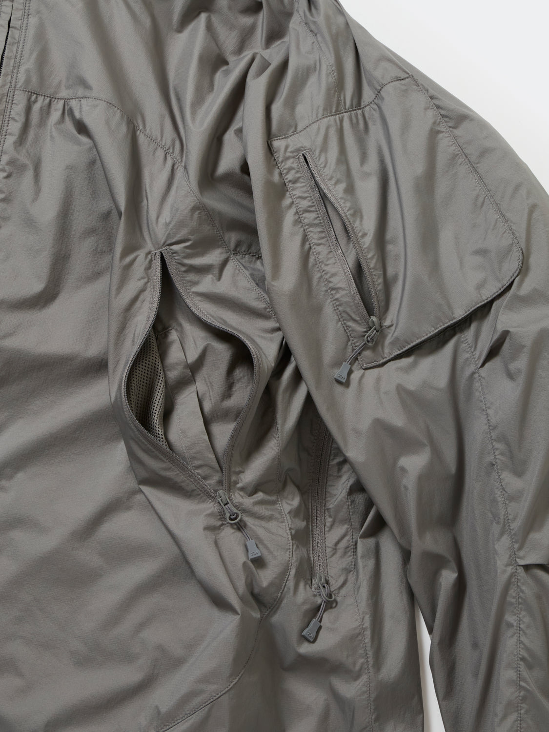 TECH WIND SHELL JACKET