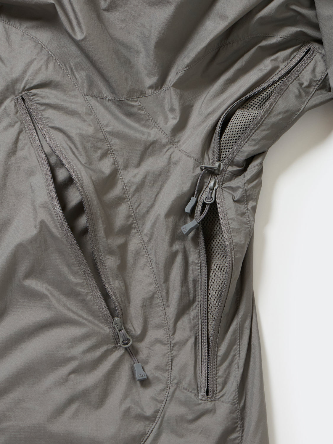 TECH WIND SHELL JACKET