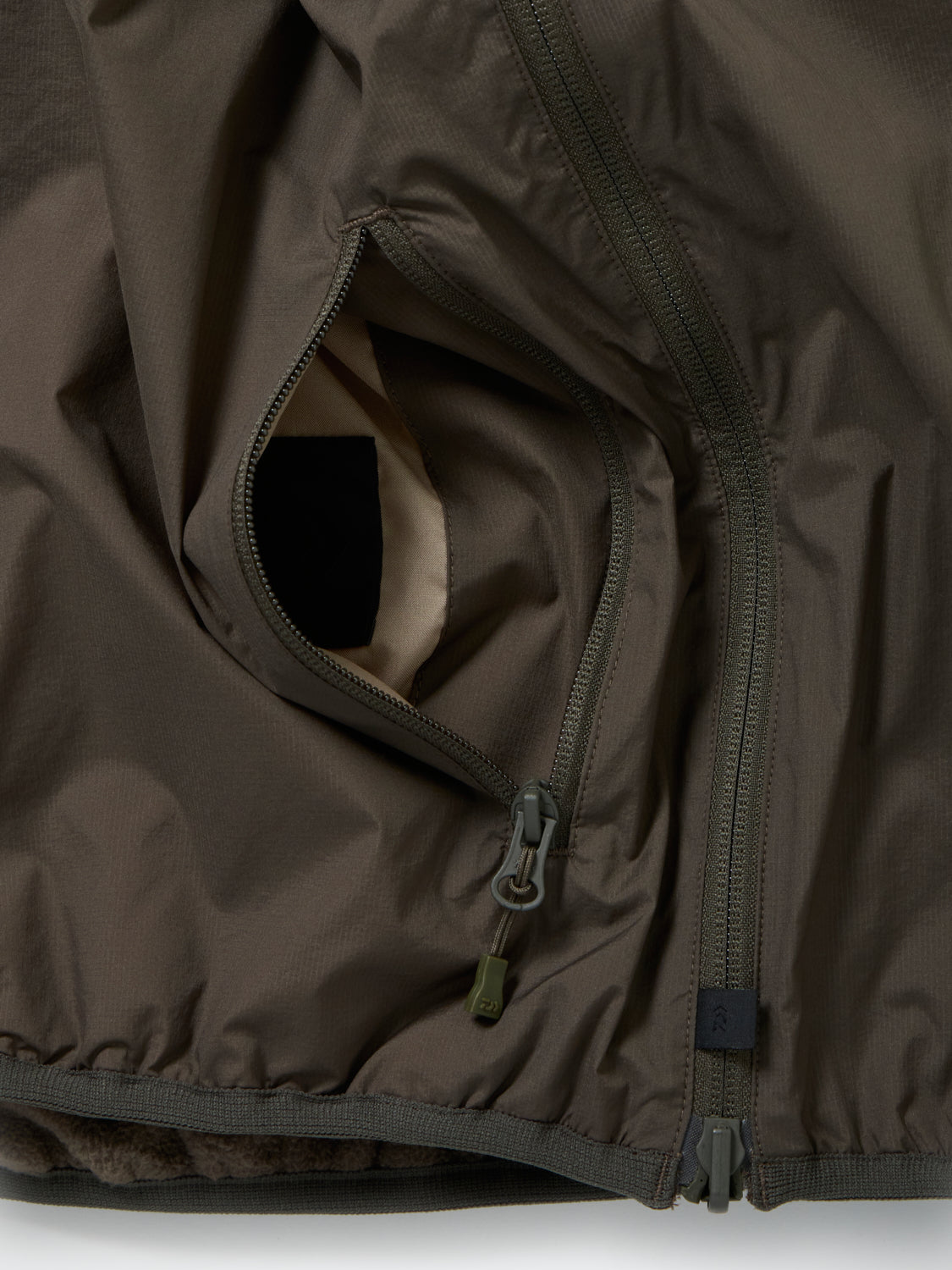 TECH REVERSIBLE PULLOVER PUFF VEST