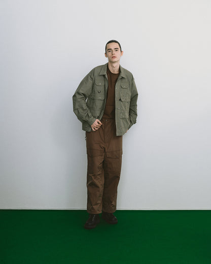 model：H187, B85, W76, H90, Lサイズ着用