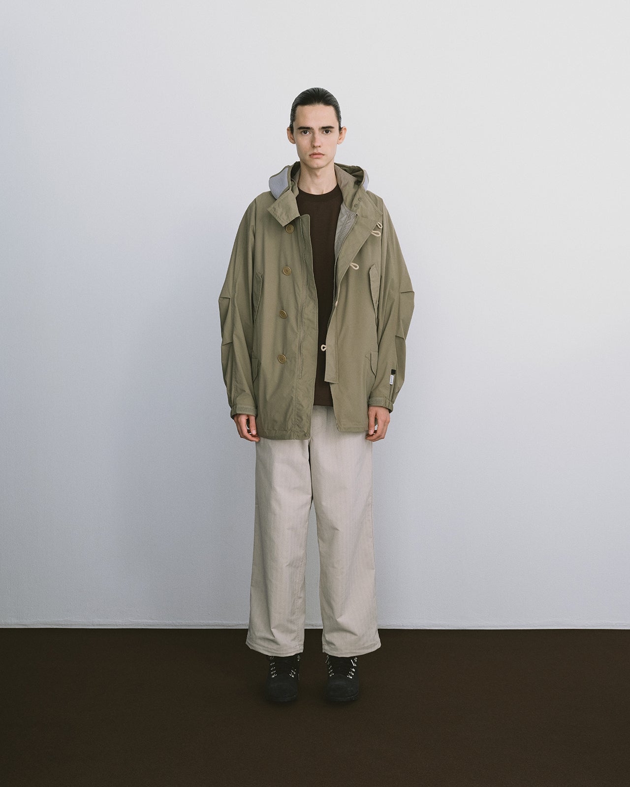 model：H187, B85, W76, H90, Lサイズ着用