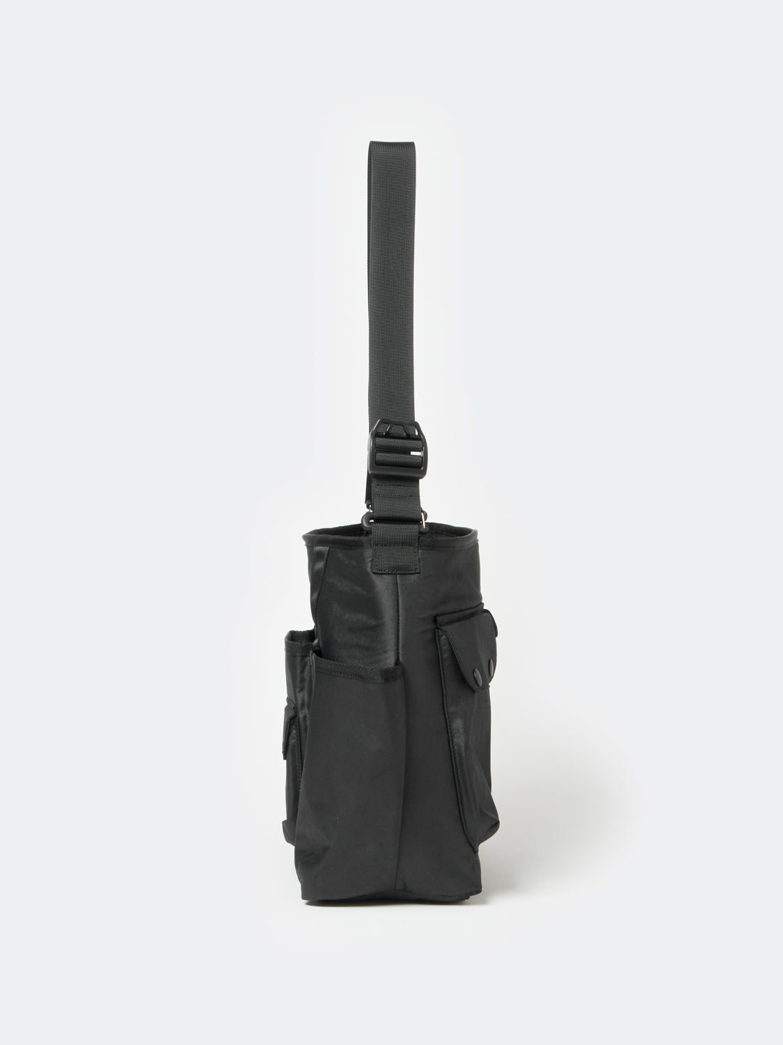 TECH REVERSIBLE ONE SHOULDER BAG