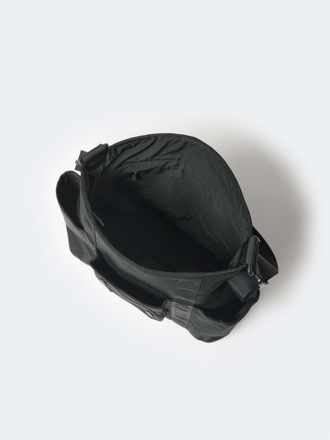 TECH REVERSIBLE ONE SHOULDER BAG