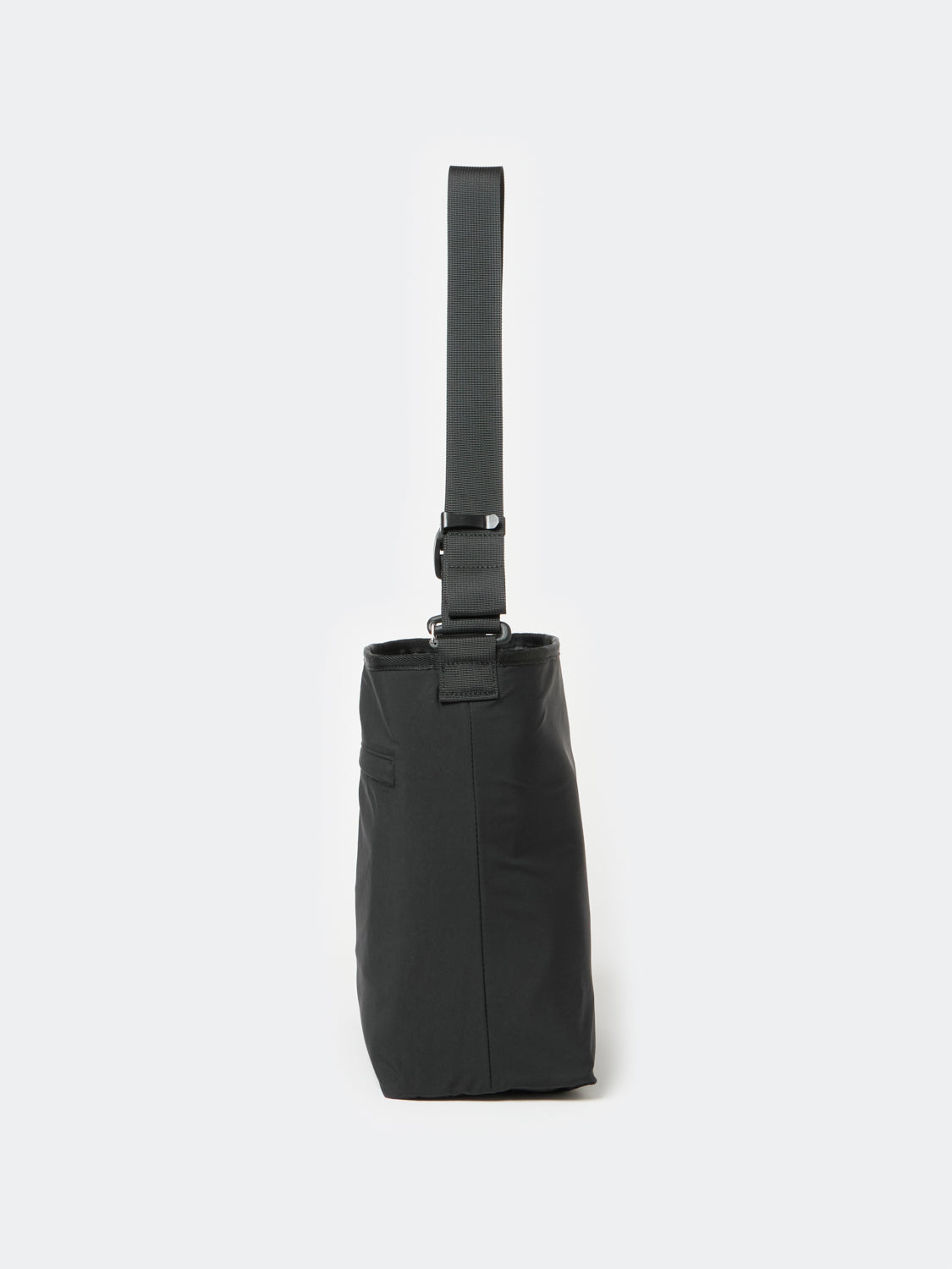 TECH REVERSIBLE ONE SHOULDER BAG