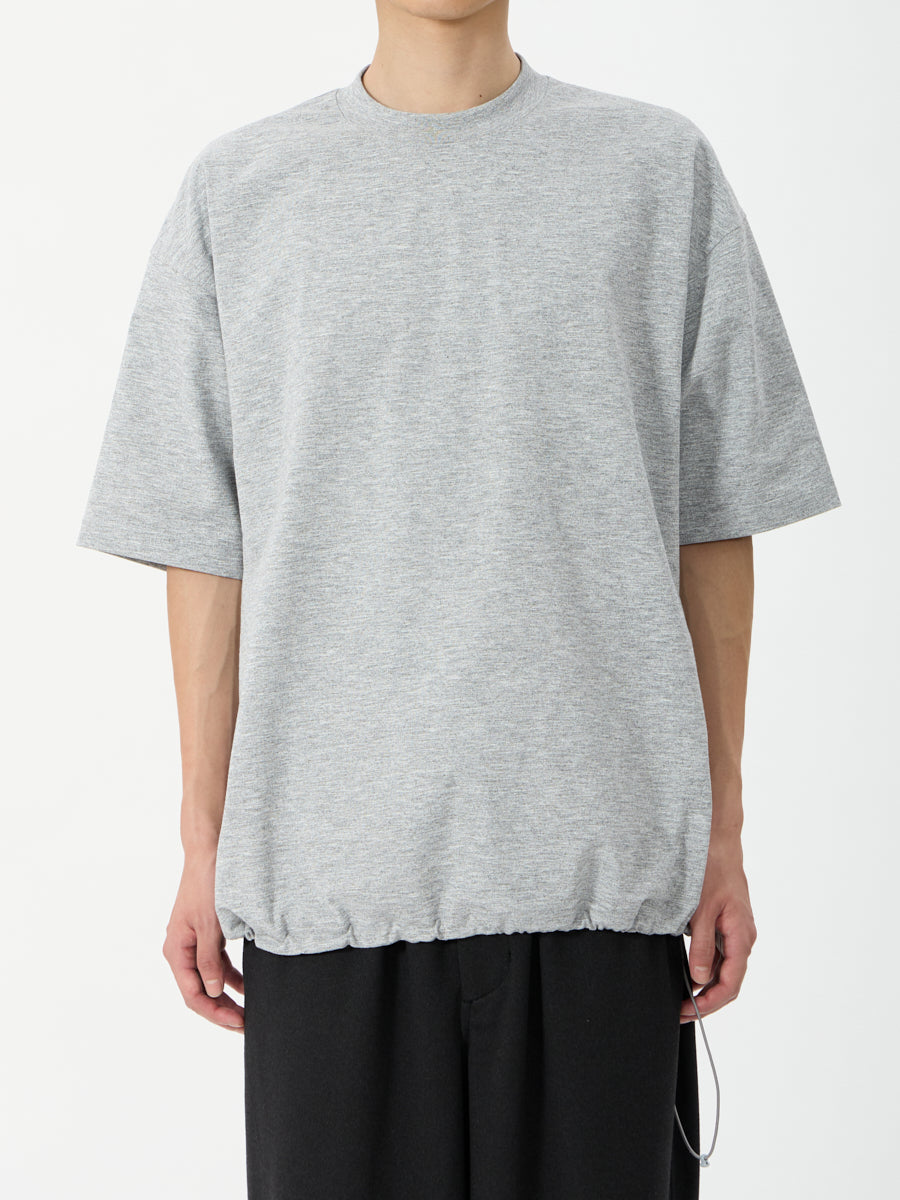model：H181, C89, W68, H83, Lサイズ着用