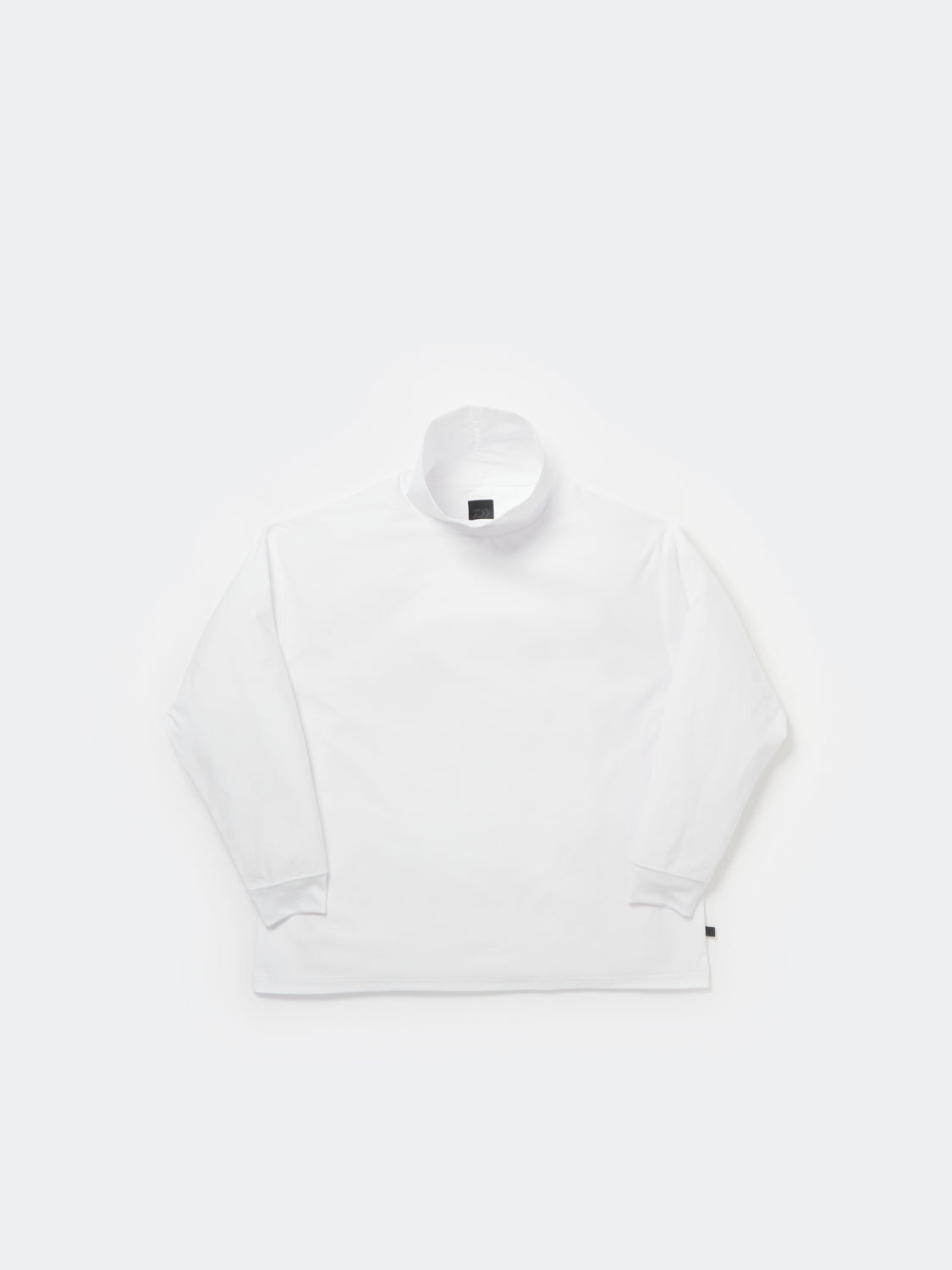 美品　ダイワピア39 TECH TURTLE NECK TEE L/S M TECH TURTLE NECK TEE L/S #WHITE [BE-32023W] _ DAIWA PIER39