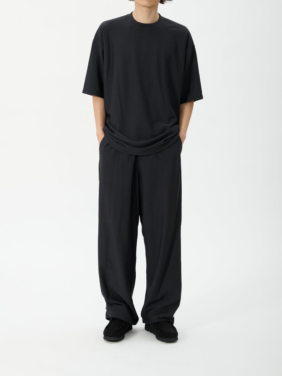 model：H181, C89, W68, H83, Lサイズ着用