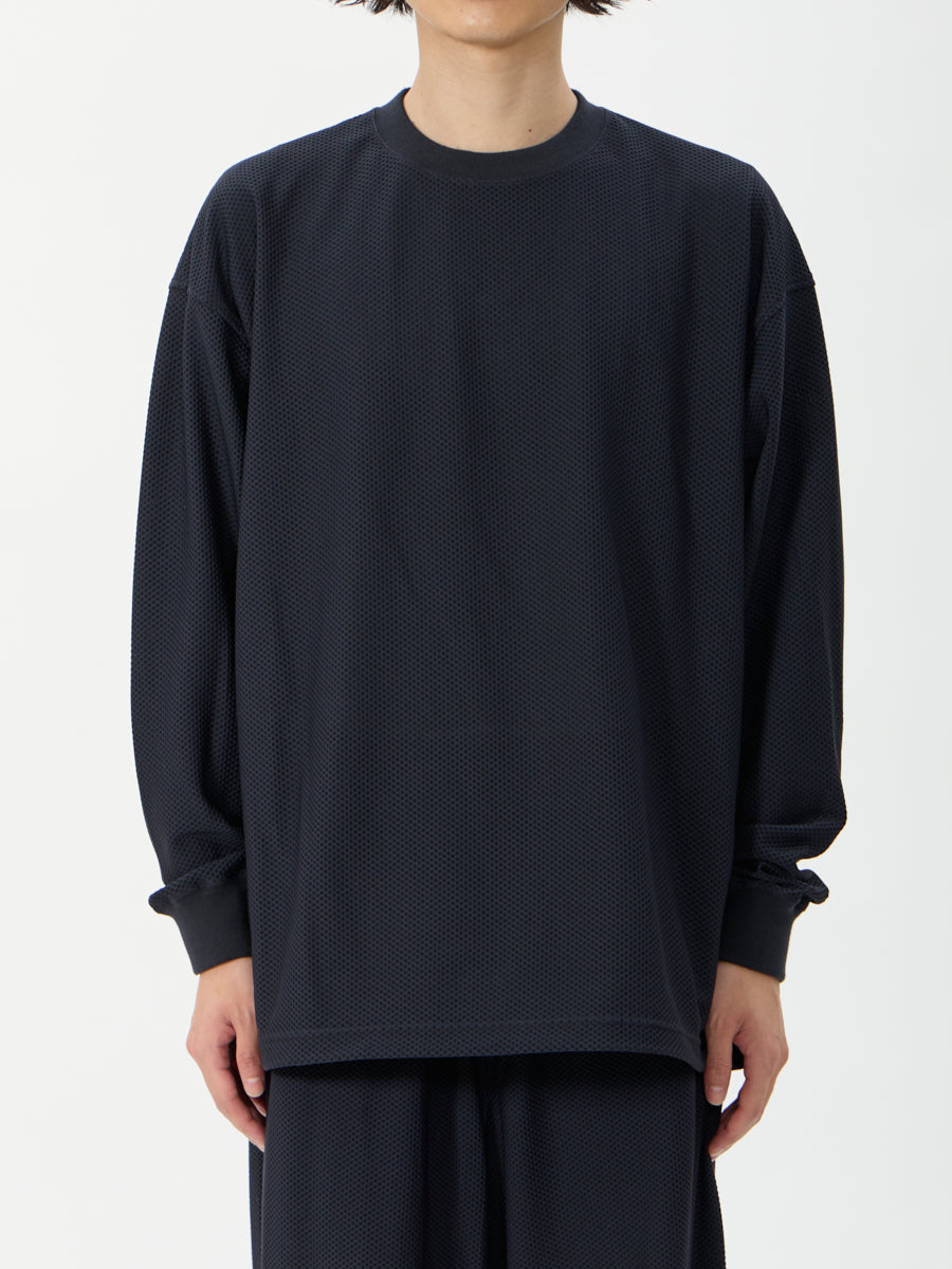 model：H181, C89, W68, H83, Lサイズ着用