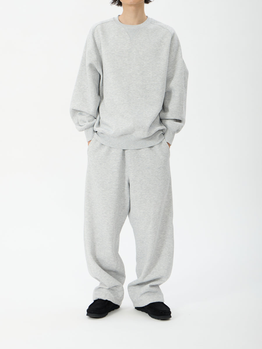 model：H181, C89, W68, H83, Lサイズ着用