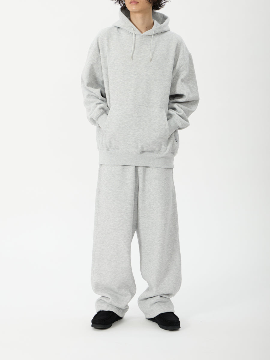 model：H181, C89, W68, H83, Lサイズ着用