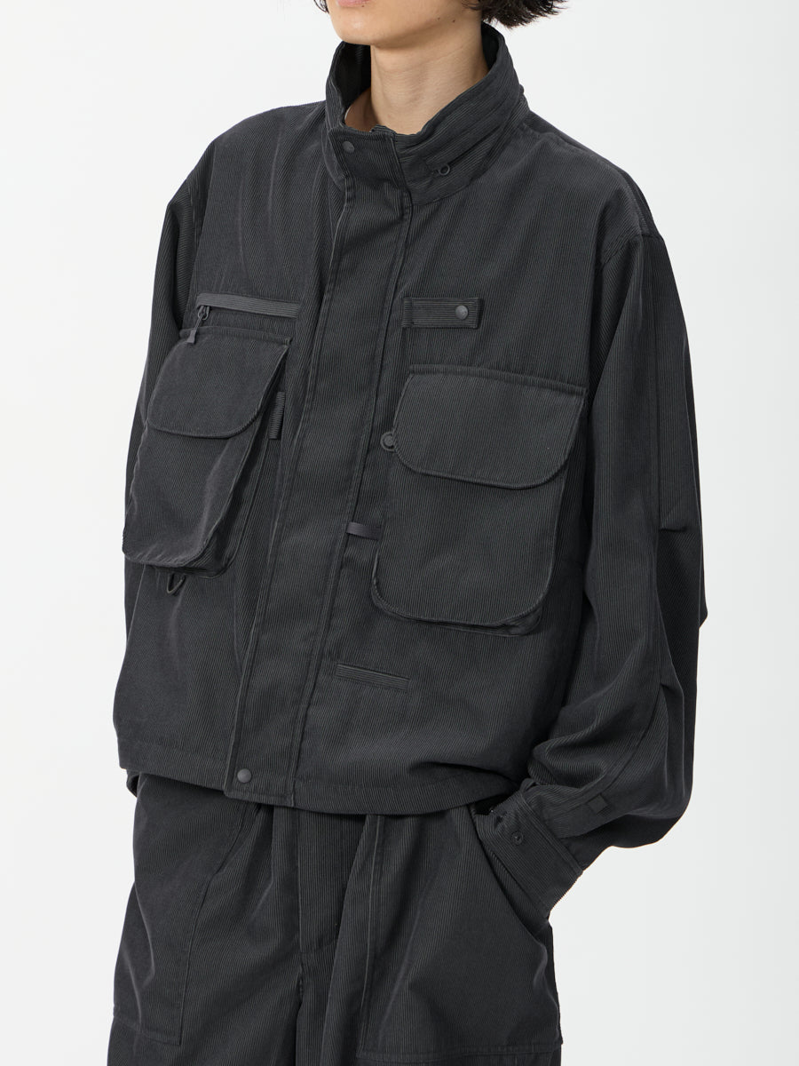 model：H181, C89, W68, H83, Lサイズ着用