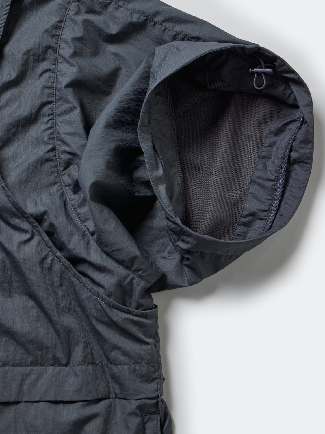 TECH DECHATABLE WINDBREAKER JACKET