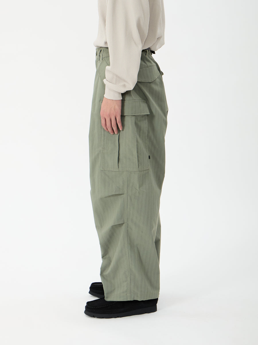 model：H181, B89, W68, H83, Lサイズ着用