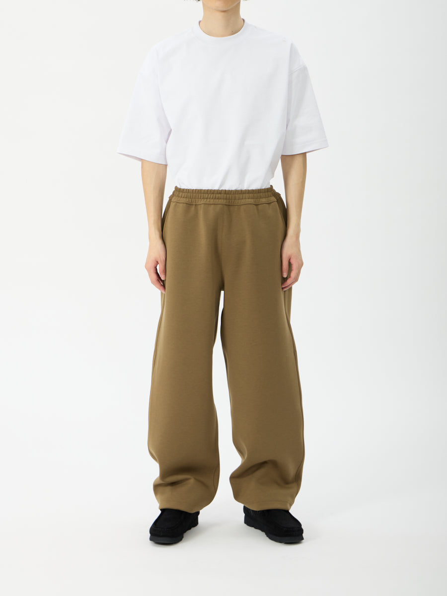 model：H181, C89, W68, H83, Lサイズ着用