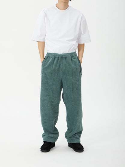model：H181, C89, W68, H83, Lサイズ着用