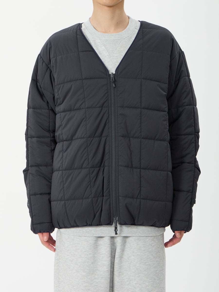 model：H181, C89, W68, H83, Lサイズ着用