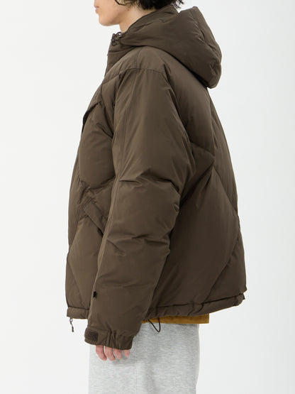 model：H181, C89, W68, H83, Lサイズ着用