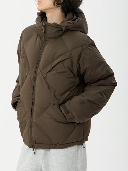 model：H181, C89, W68, H83, Lサイズ着用