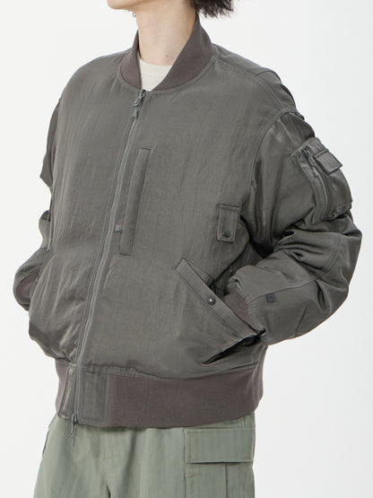model：H181, C89, W68, H83, Lサイズ着用