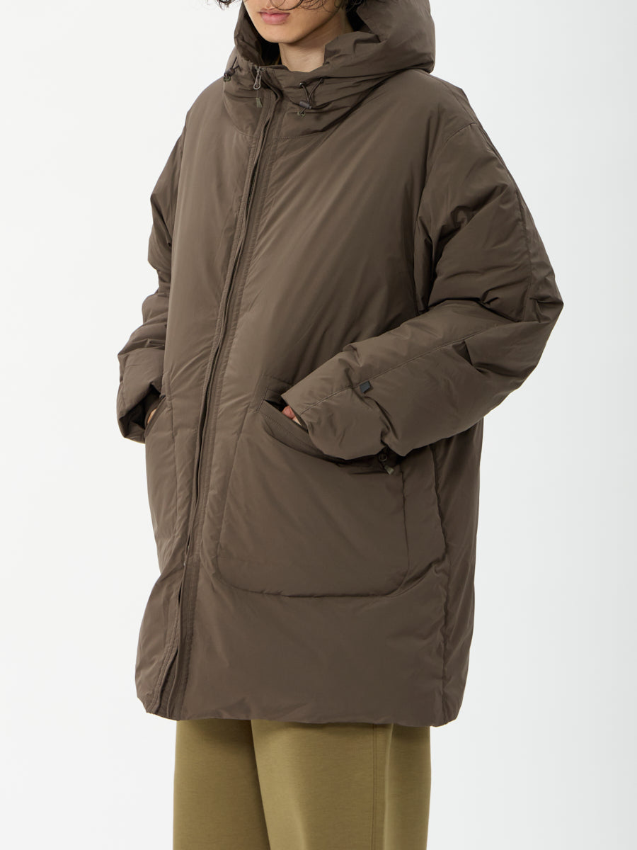model：H181, C89, W68, H83, Lサイズ着用