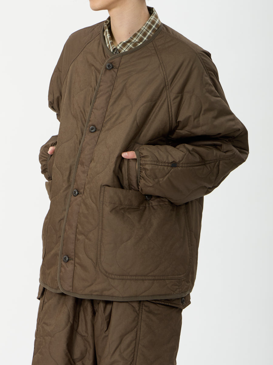 model：H181, C89, W68, H83, Lサイズ着用