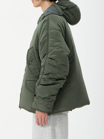 model：H181, C89, W68, H83, Lサイズ着用