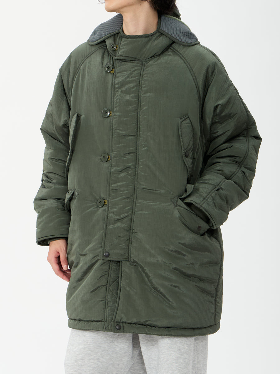 model：H181, C89, W68, H83, Lサイズ着用